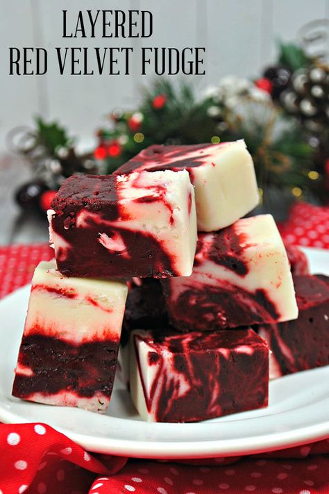 A simple recipe for delicious red velvet and white chocolate fudge perfect for an edible Christmas gift or cookie exchange! Fudge Recipe Without Condensed Milk, Velvet Fudge, Red Velvet Fudge, Easy Fudge, White Chocolate Fudge, Valentine Recipes, Christmas Fudge, Fudge Recipes Easy, Dessert For Two