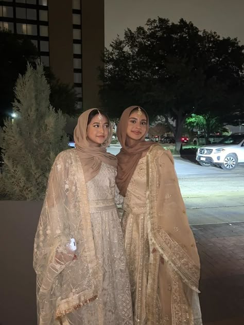 Eid Fits, Hijabi Wedding, Desi Things, Estilo Hijab, Desi Dress, Wedding Fits, Asian Dresses, Pani Puri, Desi Wedding Dresses