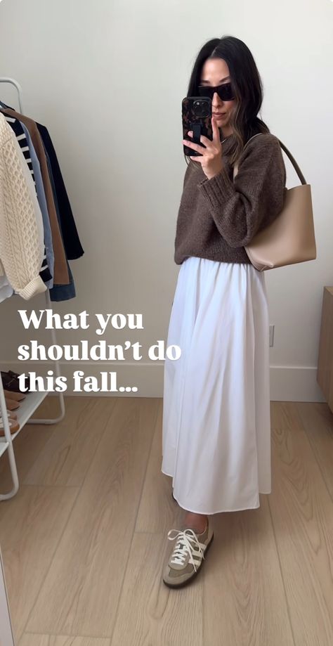 Long White Skirt Fall Outfit, Flowy Skirt Outfit Fall, White Skirt Outfit Fall, White Skirt Fall Outfit, Boho Skirt Outfit, Flowy Skirt Outfit, White Boho Skirt, Sunday Attire, Skirt Fall Outfit