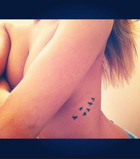 Birds #tattoo Bird Tattoo On Ribs, Ribcage Tattoos For Women, Tattoo For Women Ideas, Side Rib Tattoo, Tattoo On Ribs, Bird Tattoos Arm, Little Bird Tattoos, Red Bird Tattoos, Tattoos On Side Ribs