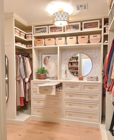 Organization Ideas Closet, Diy Master Closet, Organizing Closet, Master Closet Design, Ideas Closet, Organized Closet, Closet Organization Ideas, Closet Built Ins, Large Workshop