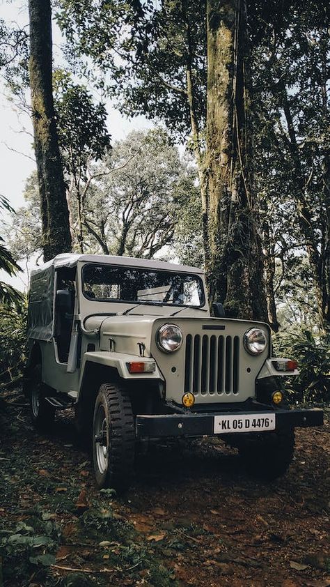 Alan george - Photography Mahindra Major Jeep, Jeep Aesthetic, Morning Snap, Automobile Photography, Indian Cars, Photography Reference, Jaali Design, Jeep Photos, Indian Flag Wallpaper