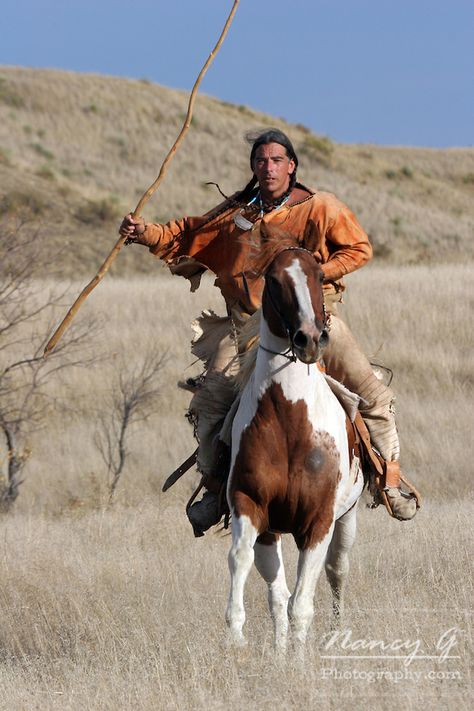 A Native American Lakota Sioux riding horseback on the prairie of South Dakota | Nancy Greifenhagen Native American Actors, Sioux Indian, Native American Horses, Lakota Sioux, Indian Horses, Native American Warrior, Native American Images, Native American Men, Wilde Westen