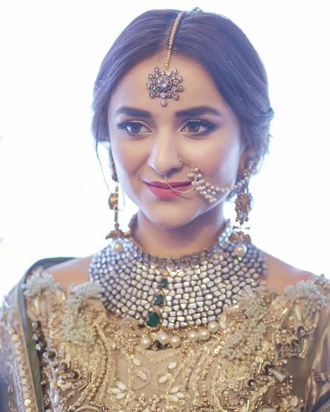 Yumna Zaidi Bridal Look, Pakistani Bridal Makeup, Yumna Zaidi, Frozen Pictures, Bride Photography Poses, Bridal Dresses Pakistan, Fashion Things, Bridal Dress Fashion, Wedding Scene