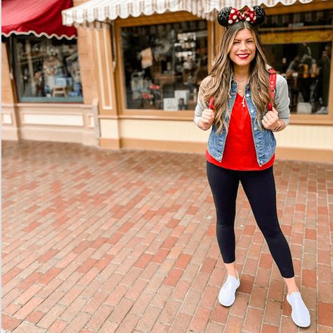 Disneyland Outfit Women, Disneyland In February Outfits, What To Wear To Disneyland In January, Disneyland Outfits March, What To Wear To Disneyland In October, Disneyland Christmas Outfits Women, Disneyland Outfits February, What To Wear At Disneyland, What To Wear To A Theme Park