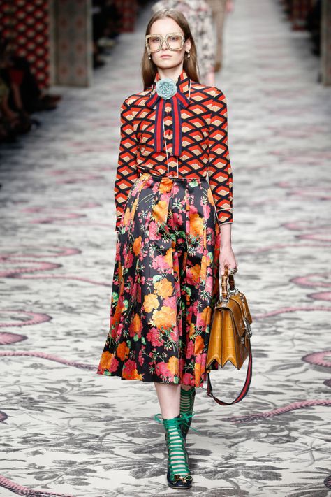 Gucci Archive, Power Clashing, Eclectic Outfits, Jacket Lining, Gucci Spring, Gucci Vintage, Quirky Fashion, Gucci Fashion, Moda Fashion