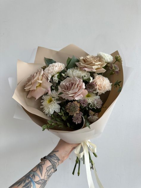 Beige Flower Bouquet, Grad Flowers, Flower Therapy, Nude Color, Love Flowers, Floral Art, Flowers Bouquet, Dried Flowers, Bouquets