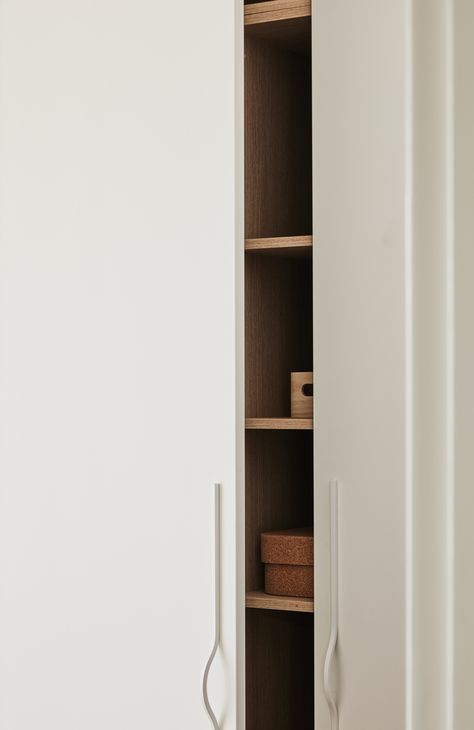 Pair white with wooden textures for a modern boho aesthetic. These wardrobes feature Laminex AbsoluteMatte White doors with Formica Autumn Oak internals. Design: Danielle Ogrisetti | Styling: Natalie James | Photography: James Geer Laminex Australia, Modern Boho Aesthetic, Oak Wardrobe, White Doors, Engineered Stone, Boho Aesthetic, Functional Storage, Beautiful Bedrooms, Modern Boho