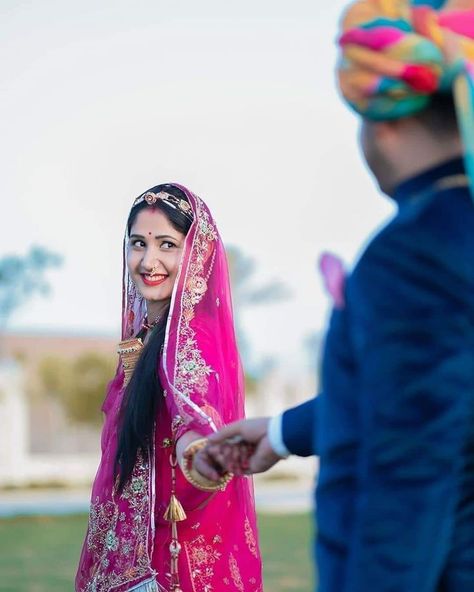 Rajput Couple Royal, Rajasthani Couple Photoshoot, Banna Baisa Pic, Rajsthani Culture Photography, Rajput Couple Photoshoot, Pre Wedding Photoshoot Outfit Indian, Rajputi Couple Photoshoot, Rajput Couple, Rajputi Couple