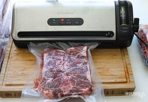 How to freeze Lamb Chops Sous Vide Steak Recipe, Sous Vide Pork Chops, Sous Vide Lamb, Vacuum Sealing Food, Tips For Meal Prepping, Sous Vide Chicken, Sous Vide Steak, Frozen Steak, Vacuum Food Sealer