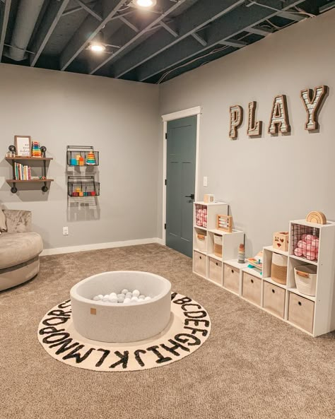 Kids Playroom Basement, Loft Playroom, Basement Decoration, Small Playroom, Ideas Habitaciones, Baby Playroom, Basement Playroom, Boys Playroom, Finished Basement Ideas