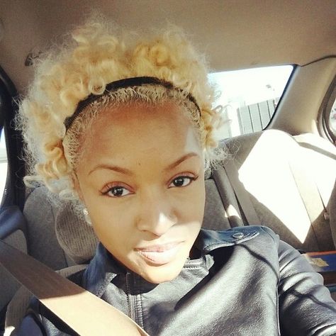 Natural Bomb Blonde Bantu Knots Instagram @ brilovesscott Blonde Bantu Knots, Natural Hair Buns, Bantu Knot Out Natural Hair, Natural Hair Blonde, Blonde Natural Hair, Bantu Knot, Bantu Knot Out, Blonde Natural, Knot Out