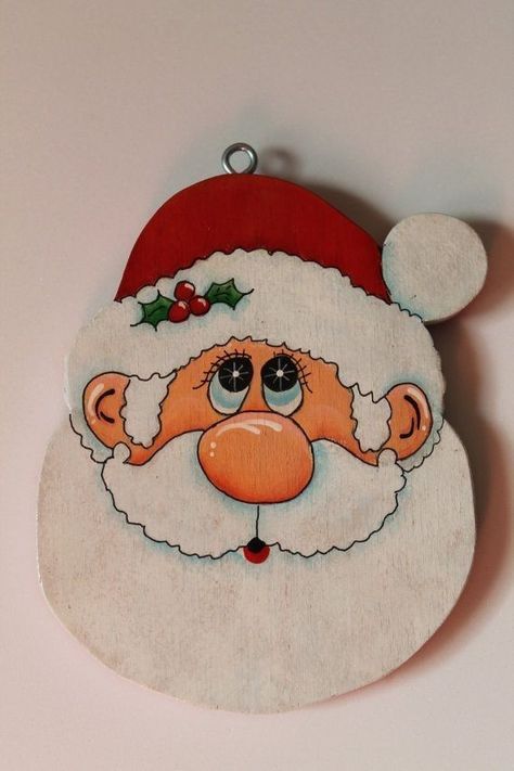 Christmas Pallets, Christmas Face Painting, Santa Faces, Wood Santa, Santa Paintings, Crab Shells, Wooden Christmas Crafts, Tole Painting Patterns, Christmas Rock