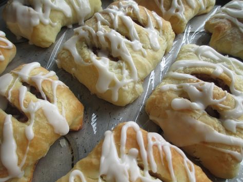 Cinnamon Roll Danish, Cinnamon Danish Recipe, Cinnamon Bear Claw Recipe, Chocolate Chip Danish, Apple Cinnamon Danish, Danish Cardamom Buns, Cinnamon Danish, Typical Danish Food, Bear Claw Recipe