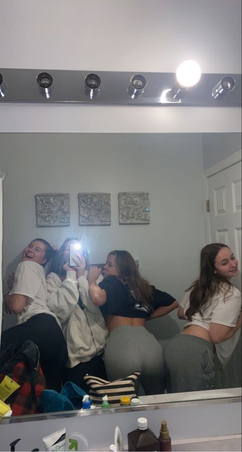 Goon 4 Teens, Gooning Fuel, Pb Bilder Instagram, Back Arching Pose Laying Down, Snaps With Friends, Street Takeover, High School Pics, Mood Pictures, Pretty Selfies 13 Age