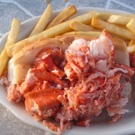 Tiverton Rhode Island, New England Seafood, Lobster Restaurant, Regional Recipes, Best Lobster Roll, Ice Cream Shops, Maine Travel, Maine Lobster, Block Island