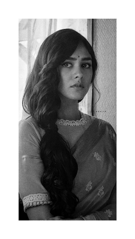 Mrunal Thakur Sketch, Actress Portrait Photography, Mrunal Thakur Hd Wallpaper, Sita Raman, Celebrity Drawing, Nature Hd Wallpaper, Sita Ramam, Mrunal Thakur, Fine Art Portrait Photography