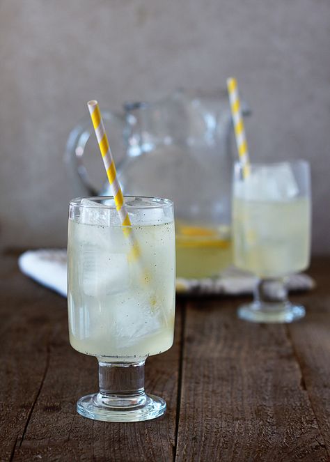 Vanilla Bean Lemonade Vanilla Lemonade Recipe, Vanilla Lemonade, Best Homemade Lemonade, Rosemary Lemonade, Easy Lemonade, Homemade Lemonade Recipes, Lemonade Recipe, Refreshing Summer Drinks, Homemade Lemonade