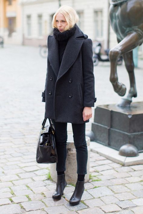 A dark grey pea coat and black skinny jeans will showcase your sartorial self. Opt for a pair of black leather ankle boots to va-va-voom your outfit. Shop this look on Lookastic: https://lookastic.com/women/looks/pea-coat-turtleneck-skinny-jeans/23572 — Black Knit Turtleneck — Charcoal Pea Coat — Black Skinny Jeans — Black Leather Tote Bag — Black Wool Tights — Black Leather Ankle Boots Black Peacoat Outfit, Pea Coat Outfit, Peacoat Outfit, Black Peacoat, Grey Pea Coat, White Turtleneck Sweater, Boating Outfit, Coat Outfit, Fashion Trends Winter