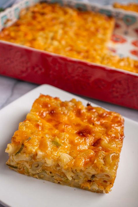 Trini Christmas Food, Trinidad Christmas Recipes, Trinidad And Tobago Food Recipes, Caribbean Macaroni Pie, Caribbean Lunch Ideas, Trinidad Christmas Food, Macaroni Pie Caribbean, Trini Macaroni Pie Recipe, Easy Trinidadian Recipes