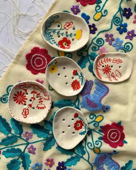 @valerie.creating.things on Instagram: "Soap dishes with traditional Ukrainian ornaments worldwide shipping 💫 hand made ceramics dishwasher safe 20$ each" Ukrainian Ceramics, Ukrainian Ornaments, Handmade Stuff, Soap Dishes, Ceramic Tableware, Living Room Kitchen, Room Kitchen, Dish Soap, Ukraine