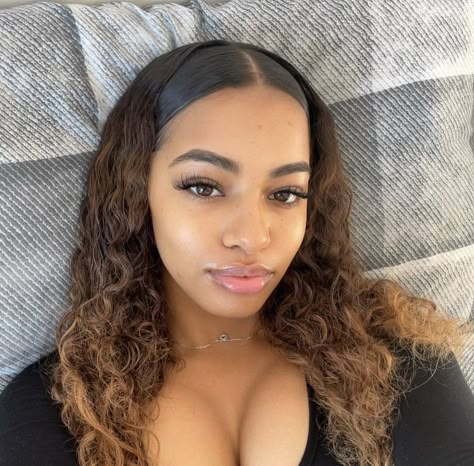 Lightskin Hairstyles Female, Fine Brownskin Girl, Lightskins Women, Beautiful Light Skinned Black Women, Afro Latina Women Dominican Republic, Mixed Black Woman, Light Skin Black Woman, Brownskin Baddie, Brown Skin Baddie