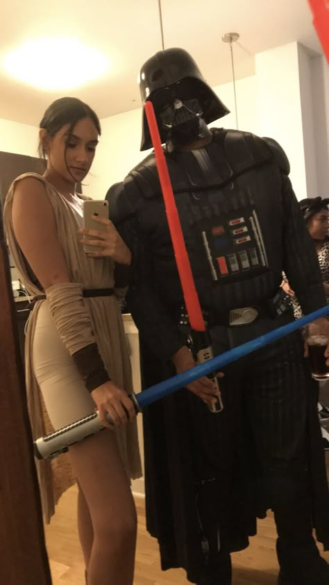 Couples Jedi Costume, Marvel Couple Costume Ideas, Starwars Halloween Costumes Couples, Darth Vader Couple Costume, Jedi Couple Costume, Couples Costumes Star Wars, Fantasy Couple Halloween, Couples Star Wars Costumes, Fantasia Star Wars