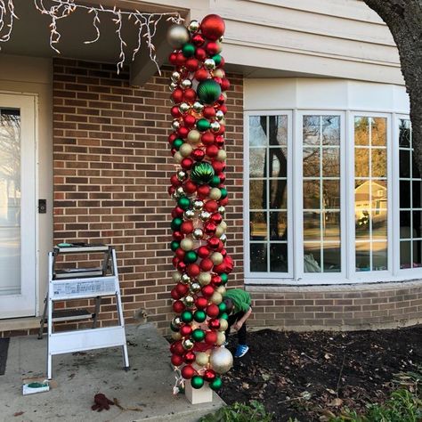 Indoor Column Christmas Decor, Chicken Wire Ornament Arch, Diy Ornament Arch, Ornament Doorway Arch, Ornament Archway, Decorating Pillars For Christmas, Outdoor Column Christmas Decor, How To Decorate Columns For Christmas, Christmas Ornament Arch