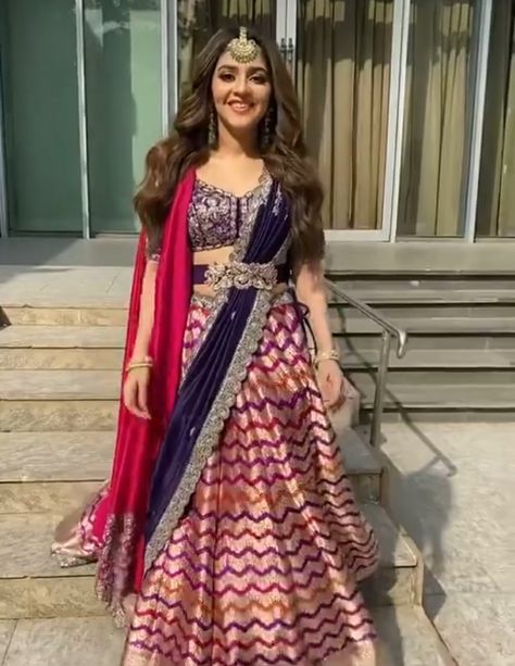 Two Duppata Lehenga, Latest Dupatta Draping Styles Lehenga Choli, Lehenga With Two Dupatta, Double Saree Draping Styles, Double Dupatta Draping Styles, Double Dupatta Lehenga Draping, Traditional Lehenga Designs, New Dress Ideas, Traditional Lehengas