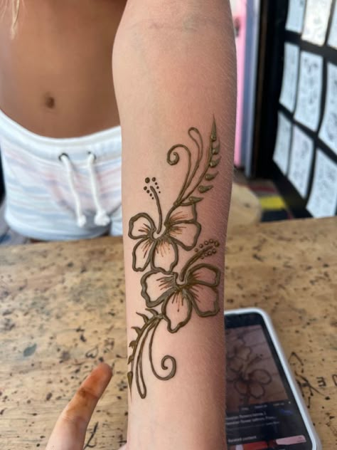 Henna Designs Arm, Hanna Tattoo, Summer Henna, Cool Henna, Small Henna Tattoos, Small Henna Designs, Henna Design Ideas, Henne Tattoo, Henna Tattoo Ideas