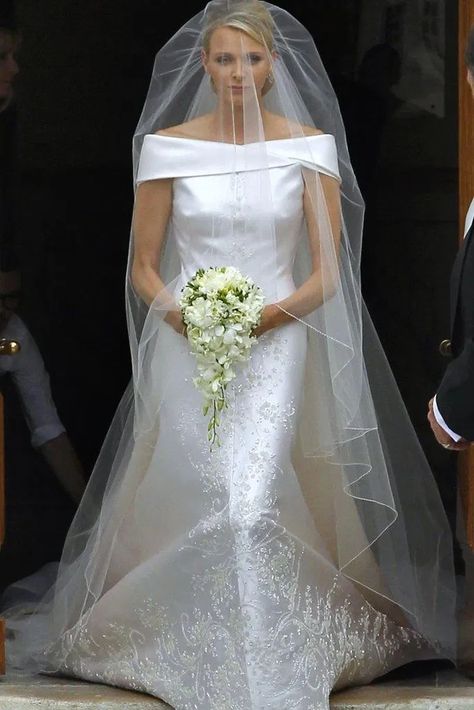 Princess Charlene wedding gown sketch by Armani Prive Jcrew Wedding Dress, Wedding Dress Styles Chart, Princess Beatrice Wedding, Charlene Von Monaco, Celebrity Wedding Dresses, Royal Wedding Dress, Ruffle Wedding Dress, Trumpet Wedding Dress, Princess Charlene