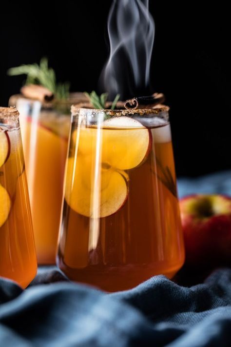 Spiked Cider Recipes, Cointreau Cocktail, Spiked Cider, Cocktail Margarita, Holiday Entertaining Food, Mezcal Cocktails, Cider Cocktails, Cider Recipe, Seasonal Cocktail