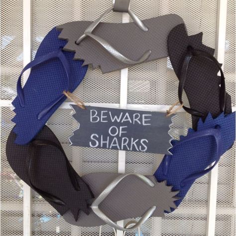 Shark party wreath.- Celebrate Shark Week! Sharknado Party, Shark Week Party, Shark Party Decorations, Flip Flop Wreaths, Creative Party Ideas, Shark Birthday Party, Shark Party, Under The Sea Party, Shark Birthday