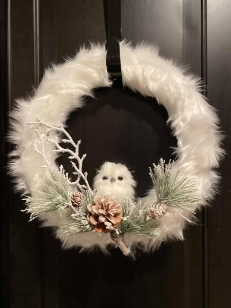 Fur Wreath, Winter Wreath Diy, Christmas Mesh Wreaths, Christmas Tree Decorations Diy, Christmas Centerpieces Diy, White Wreath, Christmas Door Wreaths, Christmas Decorations Diy Outdoor, Christmas Wreaths To Make