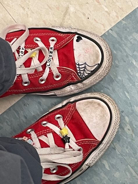 so ykyk they were meant to be james potter converse (THEY STILL ARE—) but i kinda made them my own like i did with the black ones Red Converse Aesthetic, Spiderman Converse, Dark Red Converse, Red Converse Shoes, Maroon Converse, Converse Design, Converse Aesthetic, Star Doodle, Converse Red