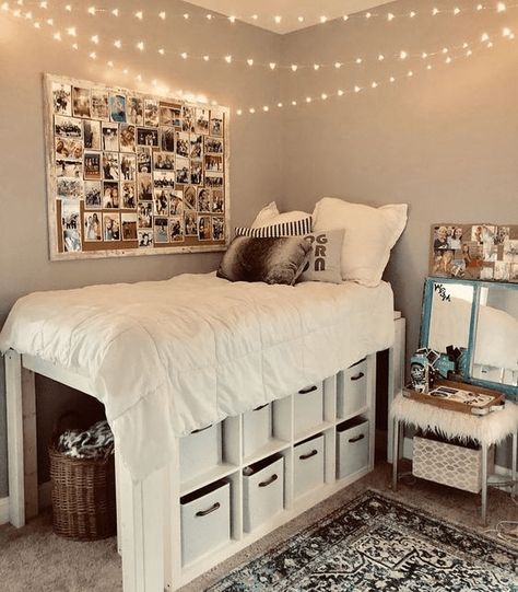 20 Pinterest-Worthy Dorm Room Ideas That Will Make Your Friends Jealous - Simply Allison Teenage Room Decor, Hiasan Bilik Tidur, Bilik Idaman, Dorm Room Hacks, Dorm Room Diy, Cool Dorm Rooms, College Dorm Room Decor, Dorm Room Designs, Girls Dorm Room