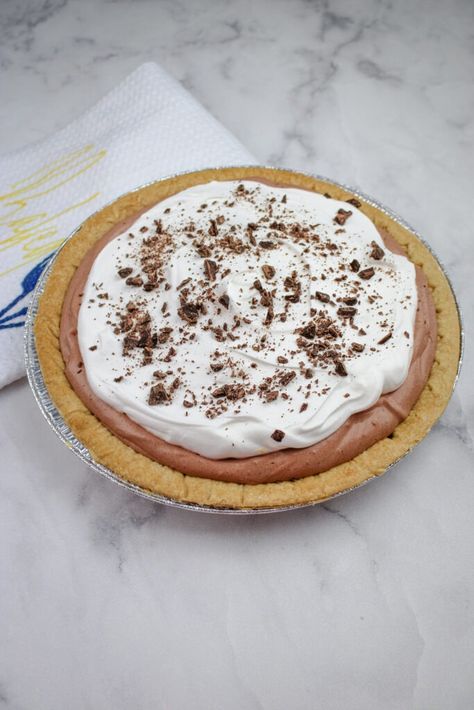 Easy Chocolate Cream Pie Easy Chocolate Cream Pie, Easy Banana Cream Pie, Candy Pie, Creamy Pie, Strawberry Mousse, Chocolate Crust, Chocolate Cream Pie, Banana Cream Pie, Lime Pie