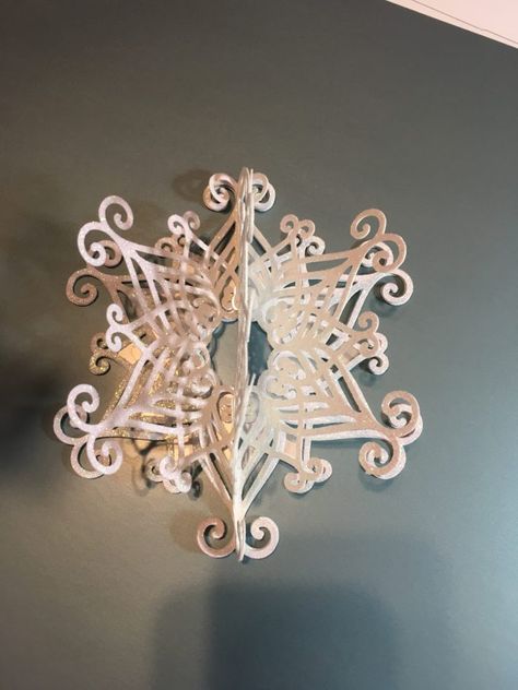 Cricut - 3D Snowflake Ornament4 by Teri Hansen 3d Snowflake Template, 3d Print Business, Paper Cricut Projects, 3d Cricut Projects, Cricut Chipboard, Large Snow Globes, Chipboard Projects, 3d Christmas Ornaments, Fabrication Design