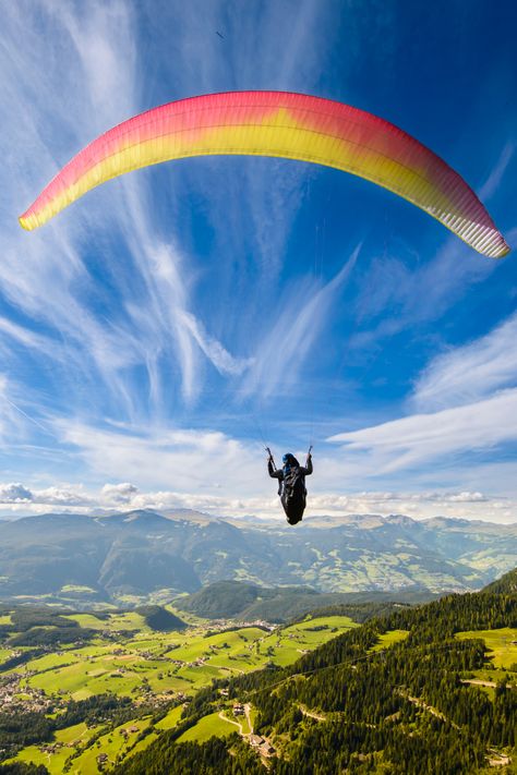 Sky Diving Photography, Moodboard Office, Sky Diving, Hang Gliding, Bungee Jumping, Interlaken, Parasailing, Switzerland Travel, Sports Wallpapers