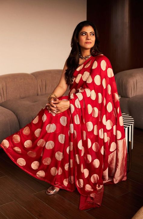 Polka Dot Saree, Khaddi Georgette Saree, Kajol Devgan, Pattu Silk Saree, Bun With Curls, Simple Saree Designs, Lehenga Style, Simple Sarees, Red Saree