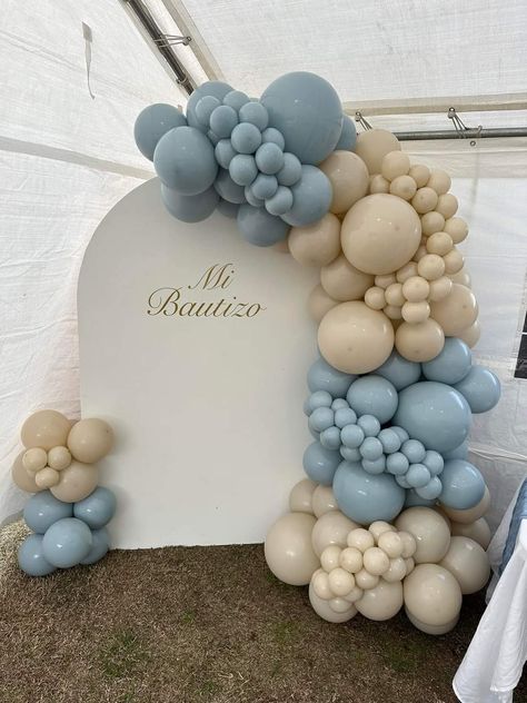 Baptism Balloon Arch, Blue Balloon Arch, Baptism Party Boy, Baptism Themes, First Communion Party, Its A Boy Balloons, Baby Shower Deco, Baby Boy Baptism, Blue Balloon