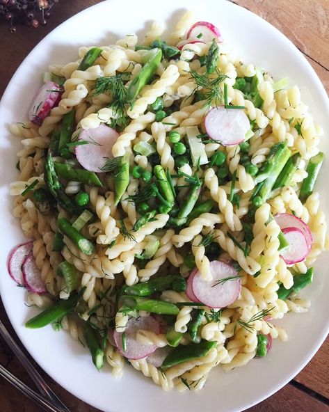 Honey Dijon Asparagus Pasta Salad. - Harvest & Nourish Asparagus Pasta Salad, Asparagus Seasoning, Pasta Salad Ingredients, Steamed Asparagus, Honey Dijon, Asparagus Pasta, Wheat Pasta, Yummy Salad Recipes, Summer Salad Recipes