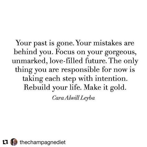 Yes yes yes! Thank you @thechampagnediet its so on point! #Repost ・・・ What is it about November? I feel this insane buzzing; this restless urge. Maybe it's the season sharply shifting or the year so quickly coming to a close but all I can feel is NOW. Everything before this moment is gone, and the future is not promised. Take this moment. Right here. Fill it up with love. Electrify it with hope. Make it gold. 🌟#pinkprinting #ilovepinkprinting Cara Alwill Leyba, Live Life Happy, Words Of Encouragement, Positive Thoughts, This Moment, Beautiful Words, Focus On, Positive Affirmations, Cool Words