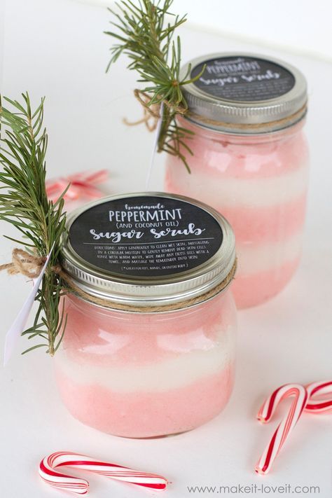 Peppermint Sugar Scrub Recipe (...with free label and tag) | Make It & Love It Sugar Scrub Labels, Peppermint Sugar Scrub, Diy Sugar Scrub Recipe, Peppermint Sugar Scrubs, Body Scrub Recipe, Sugar Scrub Homemade, Peppermint Sugar, Sugar Scrub Recipe