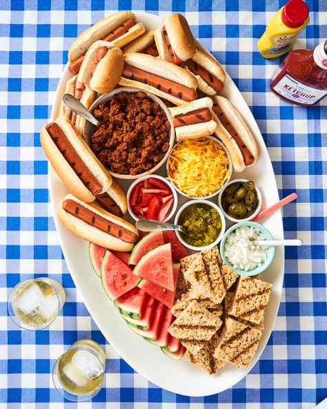 This Backyard Picnic Snack Board Is Filled with Hot Dogs and Rice Krispies TreatsServe it to celebrate the start of summer, the Fourth of July, or just a really good Tuesday night. Hot Dogs And Rice, Hot Dog Birthday Party, Dog Birthday Party Ideas, Easy Homemade Snacks, Picnic Date Food, Pizza Pinwheels, Labor Day Party, Date Food, Dinner Ideas Family