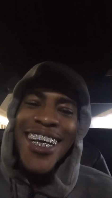 Grillz Aesthetic Men, Diamond Grillz Aesthetic, Dream Teeth, Gangsta Grillz, Mouth Grills, Pretty Teeth, Grillz Teeth, Diamond Grillz, Mixed Guys