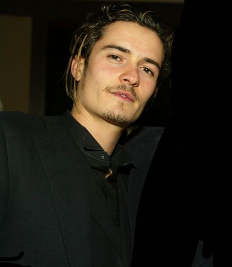 orlando bloom actor celebrity celebrities famous will turner legolas lotr potc hot men guy boy guys 2000s Orlando Bloom 90s, Orlando Bloom 2000s, Orlando Bloom Wallpaper, Celebrate Life Quotes, Orlando Bloom Legolas, Celebrity Style Icons, The Wedding Singer, Celebrity Halloween Costumes, Actors Male