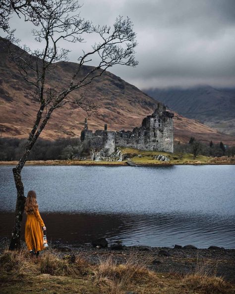 Scotland’s Best Castles - TravelTwo Pictures Of Scotland, Kilchurn Castle Scotland, Futuristic Medieval, Kilchurn Castle, Mysterious Landscape, Woman Photoshoot, Autumn Woman, Castles To Visit, Scottish Homes