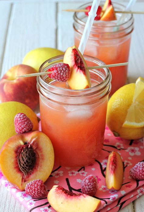 Raspberry Peach Lemonade, Fresh Drink, Peach Lemonade, Tasty Drinks, Fresh Raspberries, Fruity Drinks, Moon Garden, Lemonade Recipes, Summer Goals