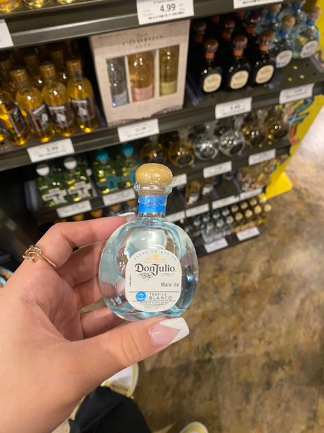 Don julio shooter | cute shooters | college | #aesthetic #tiktok #fashion #drinkingboardgame #drinking Don Julio Aesthetic, Friendsgiving Hosting, Liquor Aesthetic, Shots Aesthetic, Shots Alcohol Recipes, Birthday Sleepover Ideas, Pretty Alcoholic Drinks, Alcholic Drinks, Shots Alcohol